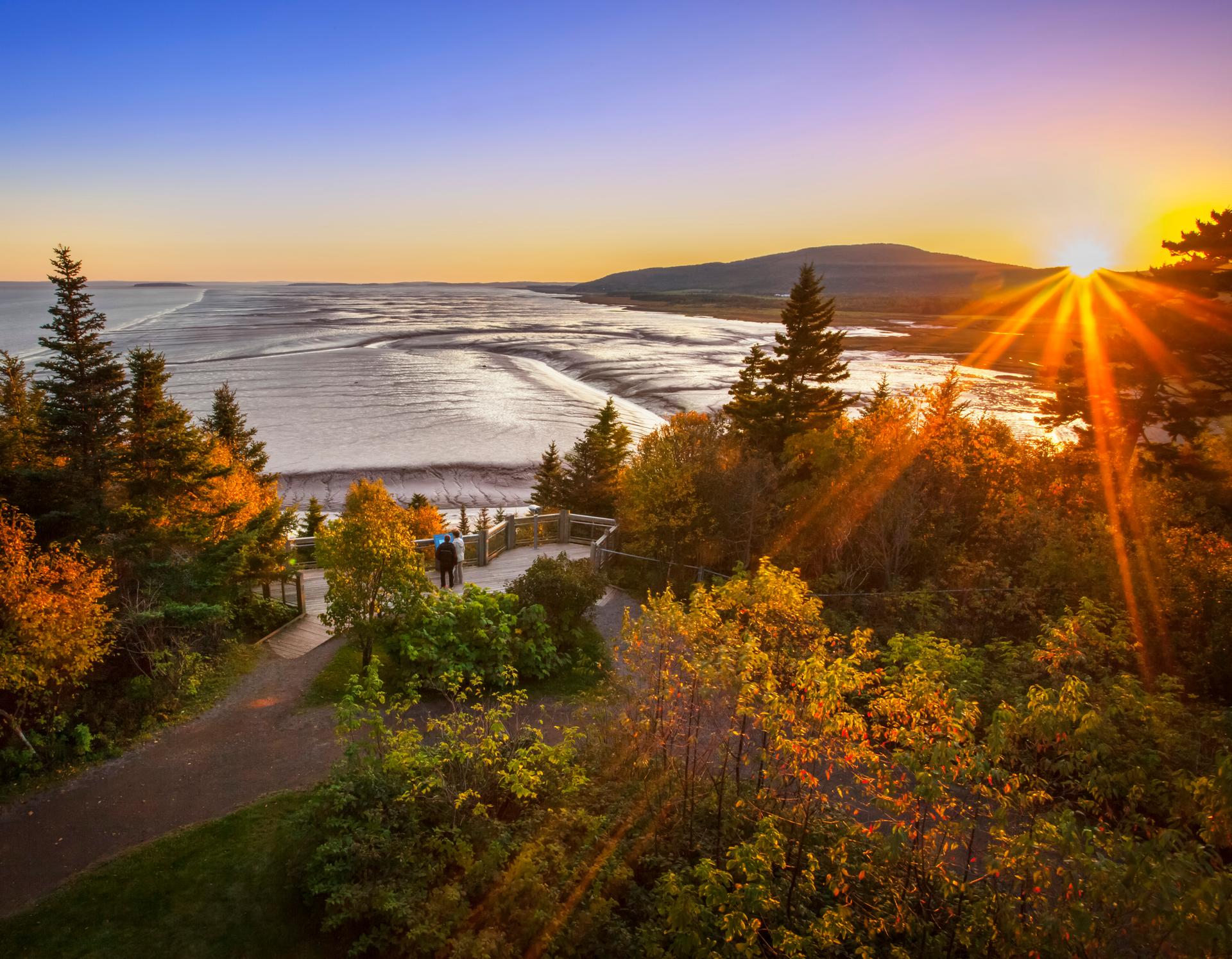 view on sun over hopewell rocks
