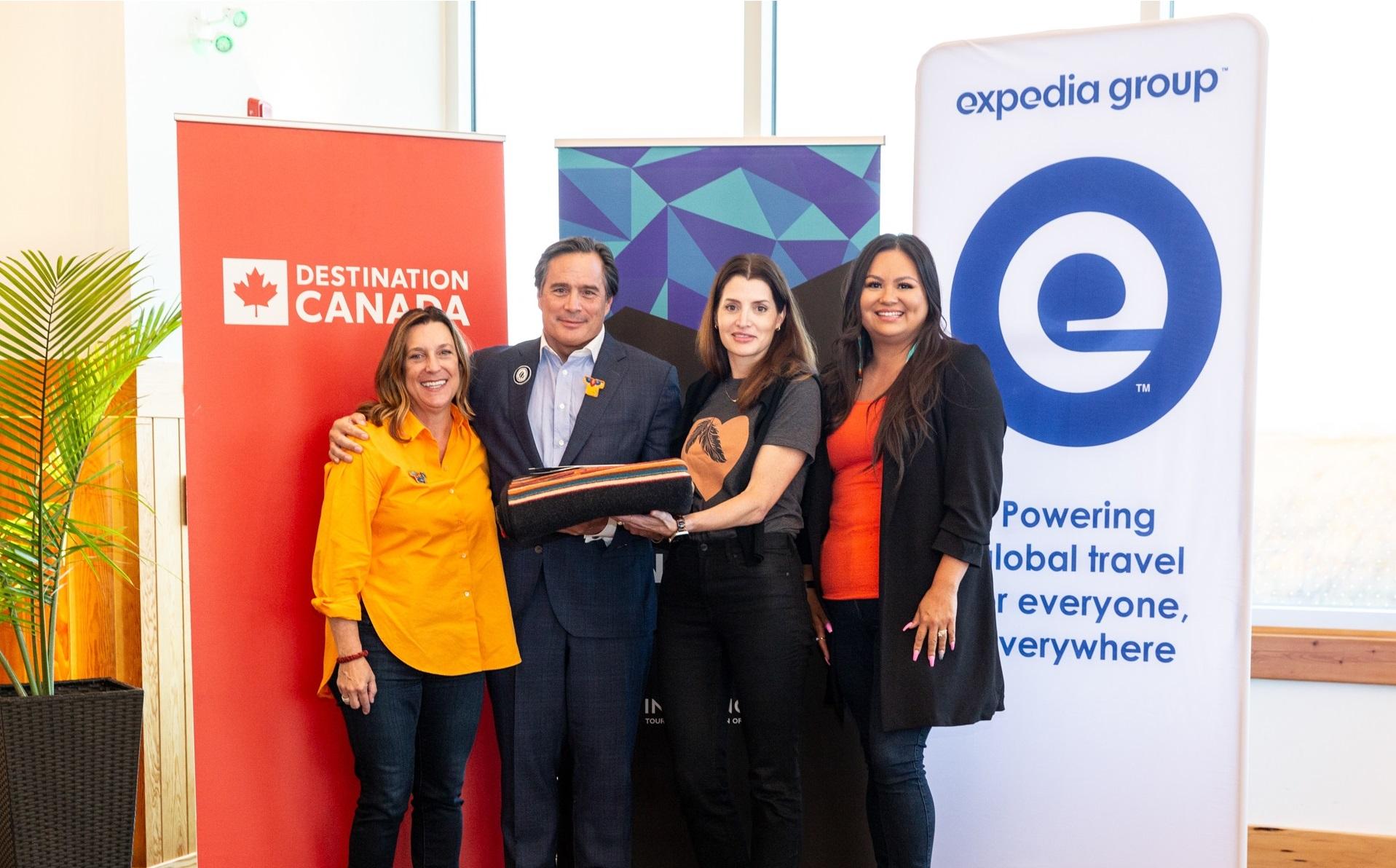 Gloria Loree from Destination Canada and Keith Henry from ITAC posing with team